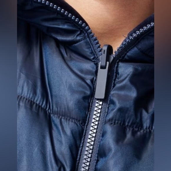 NEW Chico’s Zenergy Velour Reversible Vest Deep Merlot - Picture 4 of 13